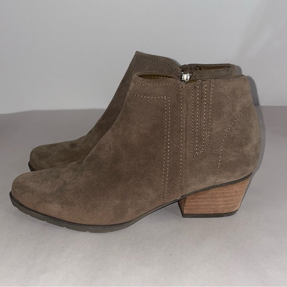 Blondo Valli Waterproof Suede Dark Taupe Zip Up Ankle Booties Women's Size 9 - Picture 2 of 12